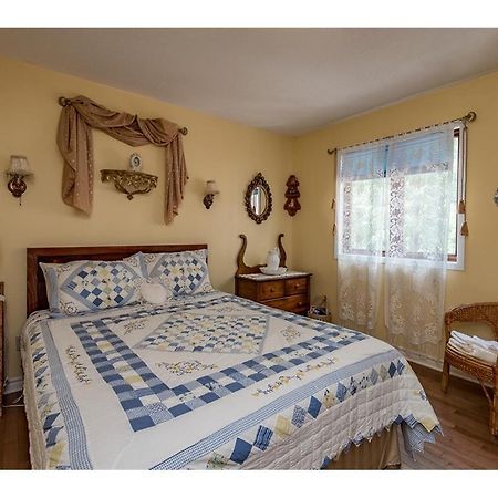 Maple Woods Bed & Breakfast Casselman ภายนอก รูปภาพ