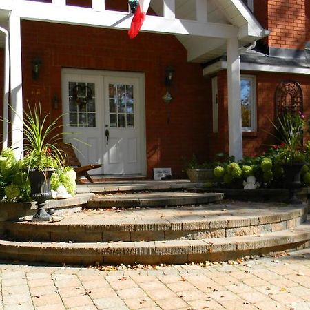 Maple Woods Bed & Breakfast Casselman ภายนอก รูปภาพ