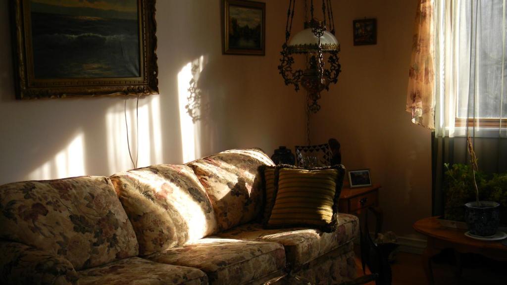 Maple Woods Bed & Breakfast Casselman ภายนอก รูปภาพ
